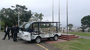 8座电动观光车使用在深圳鹏海山庄